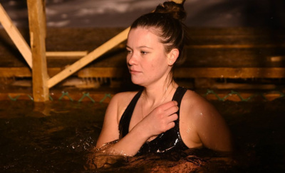 Купание на Крещение в Иордани (проруби) суеты не терпит /  Мирный  