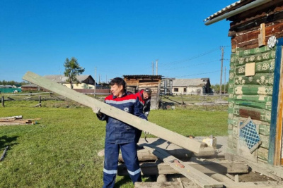 Работники ГУП «ЖКХ РС(Я)» участвуют в восстановительных работах в Оймяконском районе / ЯСИА   