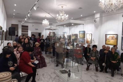 Открылась выставка художников Намского района Якутии / ЯСИА   