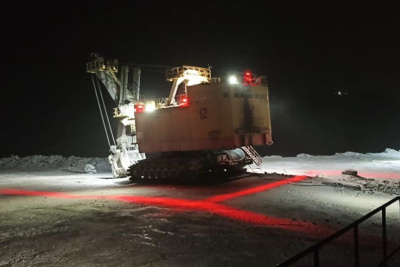 «Якутуголь» оборудовал горную технику световой системой безопасности / ЯСИА   