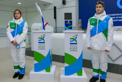 В Якутске презентовали факел, капсулу и форму зимних игр «Дети Азии» 2023 года / Дьулустаан Сергеев Якутск Якутск Республика Саха (Якутия)