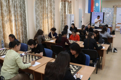 Титулованные шашисты подтвердили лидерство на чемпионате Якутии / Дьулустаан Сергеев   