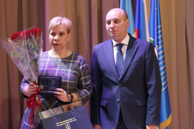 В Год труда присвоены почетные звания заслуженных работников Мирнинского района /  Мирный Мирнинский Республика Саха (Якутия)