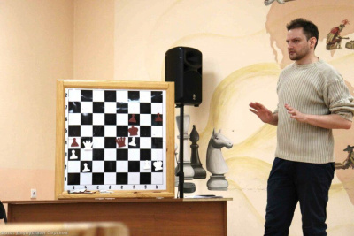 В Якутске стартовали мастер-классы по шахматам и сеансы одновременной игры с гроссмейстерами / Дьулустаан Сергеев Якутск Якутск Республика Саха (Якутия)