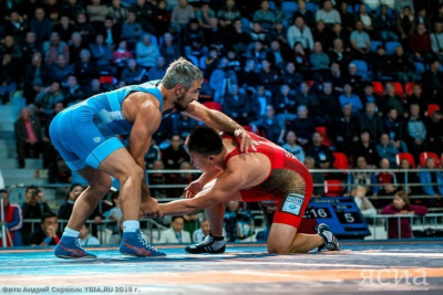 Четыре борца во главе с капитаном сборной Якутии выступят сегодня на Ярыгинском турнире / Дьулустаан Сергеев   