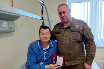 Житель Якутии, участвовавший в СВО, награжден медалью «За доблесть и мужество» / ЯСИА   