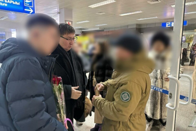 В аэропорту Якутска встретили еще одного бойца, вернувшегося из зоны СВО / ЯСИА Якутск Якутск Республика Саха (Якутия)