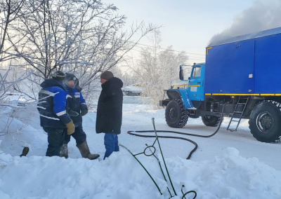Идут ремонтные работы в коллекторе /  Мирный  