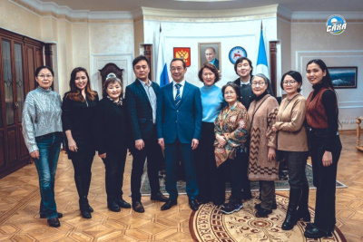 Глава Якутии встретился с активистами организации «Волонтеры Саха» в Москве / ЯСИА   