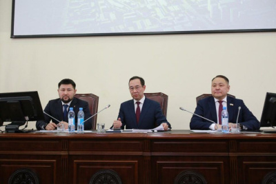 Глава Якутии обсудил с руководством Якутска реализацию указа о развитии города до 2032 года / ЯСИА Якутск Якутск Республика Саха (Якутия)