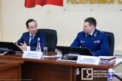 Глава Якутии принял участие в совещании с заместителем генпрокурора России Дмитрием Демешиным / ЯСИА   