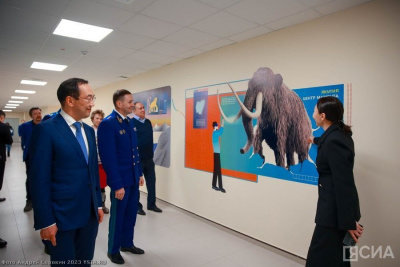 Айсен Николаев и Дмитрий Демешин посетили самую большую школу Якутии / ЯСИА Якутск Якутск Республика Саха (Якутия)