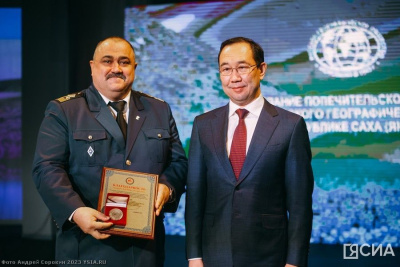 Глава Якутии вручил награды членам Русского географического общества / ЯСИА   