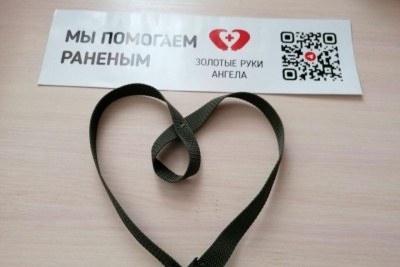 Мирнинские партийцы ЛДПР помогли в производстве тактических носилок для раненых / ЯСИА   