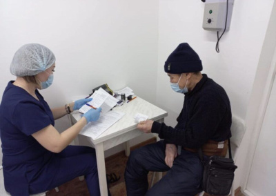 Медики Усть-Алданской больницы продолжают выездную работу в труднодоступные населенные пункты / ЯСИА  Усть-Алданский 