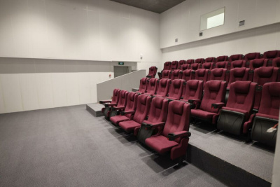 Киноиндустрия в тренде: зарплаты видеооператоров достигли 150 тысяч рублей / ЯСИА   