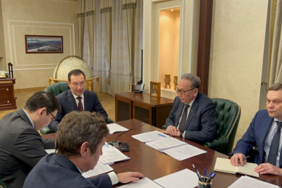 Развитие морского порта Тикси обсудили на совещании под руководством главы Якутии / ЯСИА   