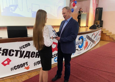 «Якутуголь» поблагодарил студентов за успехи в прохождении практики / ЯСИА   