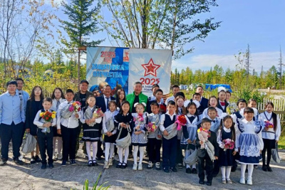 Компания «Нордголд» поздравила школьников Тяни и Эжанцев с Днем знаний / ЯСИА   