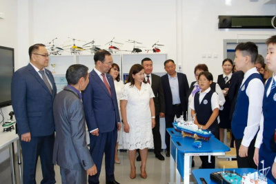 Альберт Семенов поздравил педагогов и учащихся с открытием корпуса Саха-политехнического лицея / ЯСИА   