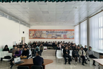 Школьникам Якутии рассказали о плюсах профессии горняка / ЯСИА   