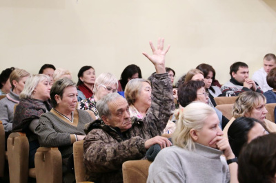 Республиканские власти рабочую неделю завершат в Мирном /    