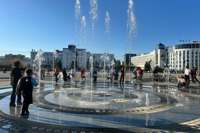 Фотофакт: убрали ограждения вокруг фонтана на площади Республики в Якутске / Майя Гоголева Якутск Якутск Республика Саха (Якутия)