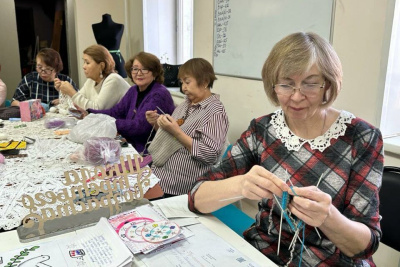 Бабушки Якутска подготовили подарки для участников спецоперации ко Дню защитника Отечества / ЯСИА Якутск Якутск Республика Саха (Якутия)