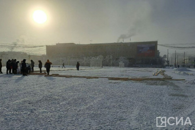 В Якутске на площади Ленина началось обустройство катка / Анна Лебединская Якутск Якутск Республика Саха (Якутия)