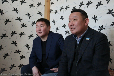 Вячеслав Емельянов посетил многодетную семью в селе Тополиное Томпонского улуса / Дьулустаан Сергеев  Томпонский Республика Саха (Якутия)