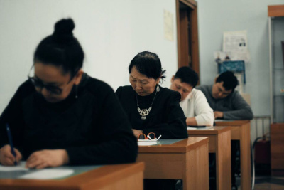 В Национальной библиотеке более 150 человек написали диктант на якутском языке / ЯСИА   