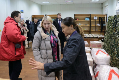 Окопный быт неприхотлив, потому в нем ценна любая мелочь /    