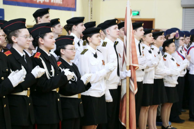 На смотр вышел школьный батальон /    