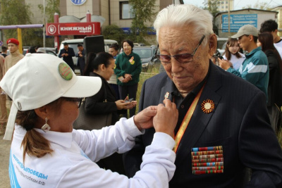 Живая легенда Якутии: 99-летнему ветерану Кириллу Павлову устроили праздник во дворе / ЯСИА   