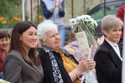 Дворовый концерт организовали для жительницы блокадного Ленинграда в Якутске / Майя Гоголева Якутск Якутск Республика Саха (Якутия)