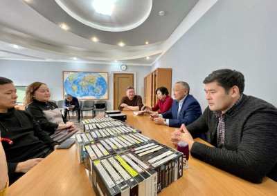 Уникальный архив Музея хомуса передали аудиовизуальному центру Якутии / ЯСИА   