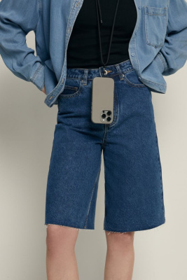 Джинсовые шорты с потертостями