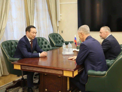Глава Якутии провел рабочую встречу с руководителями Херсонской области / ЯСИА   
