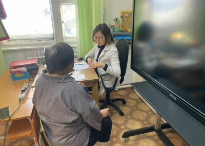 «Мобильные врачи» проведут осмотры жителей Момского района / ЯСИА   