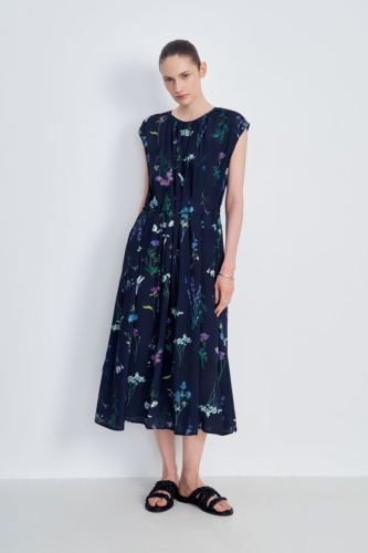 Платье свободного кроя с поясом