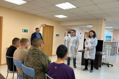 Раненных в ходе СВО бойцов посетил в реабилитационном центре министр промышленности Якутии / ЯСИА   