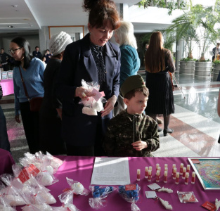 Благотворительная ярмарка в помощь мобилизованным и их семьям /    