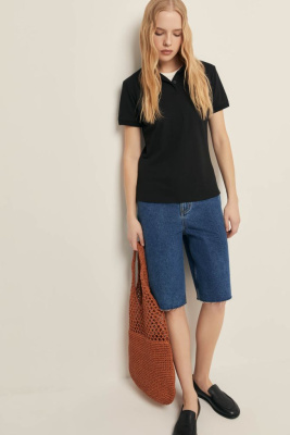 Поло приталенного силуэта с вышивкой