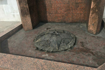 В Якутске из-за мусора погас Вечный огонь / ЯСИА Якутск Якутск Республика Саха (Якутия)