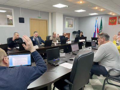 В Айхале прошла очередная сессия поселкового Совета депутатов /    