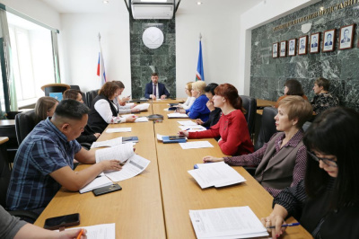 В администрации района прошло первое совещание по летнему отдыху и занятости детей /    