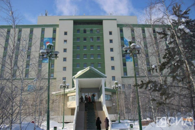 Имя Михаила Николаева присвоено Национальному центру медицины Якутии / Николай Борисов   