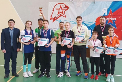 Лицей был главным за теннисным столом /    