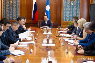 Глава Якутии поручил правительству обеспечить своевременный завоз жизнеобеспечивающих грузов / ЯСИА   