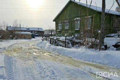 Кругом снег, наледь и прорывы воды: жители аварийных домов в Якутске бьют тревогу / Анна Лебединская Якутск Якутск Республика Саха (Якутия)